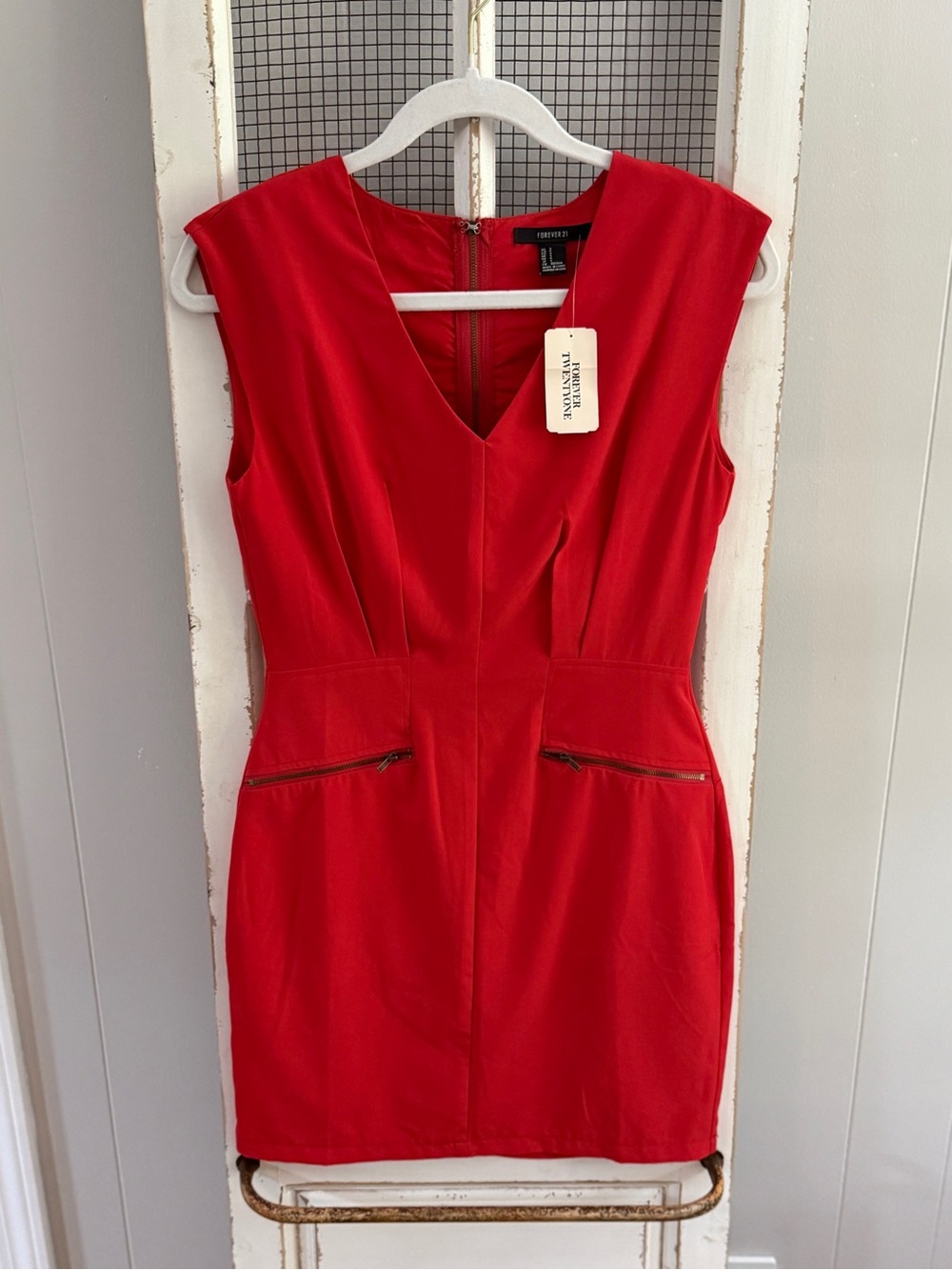 Forever 21 V-Neck Sleeveless Sheath Mini Dress